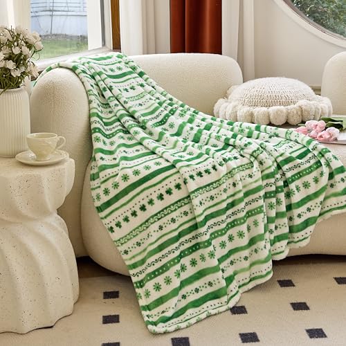 Elegant Comfort Luxus Samt Super Soft Glücksgrün Klee Irish Print Fleece Decke - St Patricks Day Thema Decor Flauschig Warme und Gemütliche Plaids für Sofa und Geschenk, 50 x 60 Zoll von Elegant Comfort