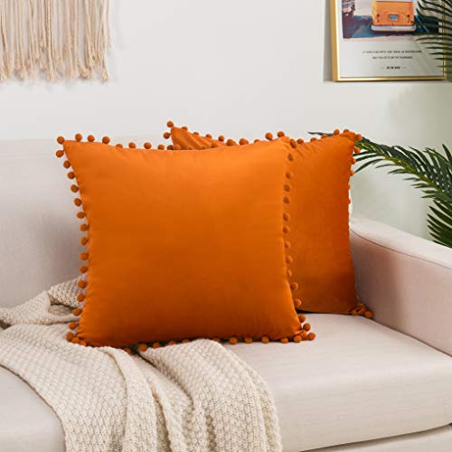 Elegant Comfort POM Fransen-Set von 2, Samt weich solide dekorative quadratische Wurfkissenbezüge Set Kissenbezug für Couch Bett Wohnzimmer 45,7 x 45,7 cm, Orange von Elegant Comfort