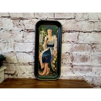 Vintage Coca Cola Oblong Metalltablett Design Von 1921 Ad Gedruckt in Den Usa 1973 von ElegantBuyDesigns
