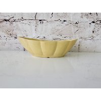 Vintage Gelber Übertopf, Mid Century Cottage Kern, Retro Ausgebogter Vintage Gelber Übertopf, Mid Century Cottage Kern, Retro Ausgebogter von ElegantBuyDesigns