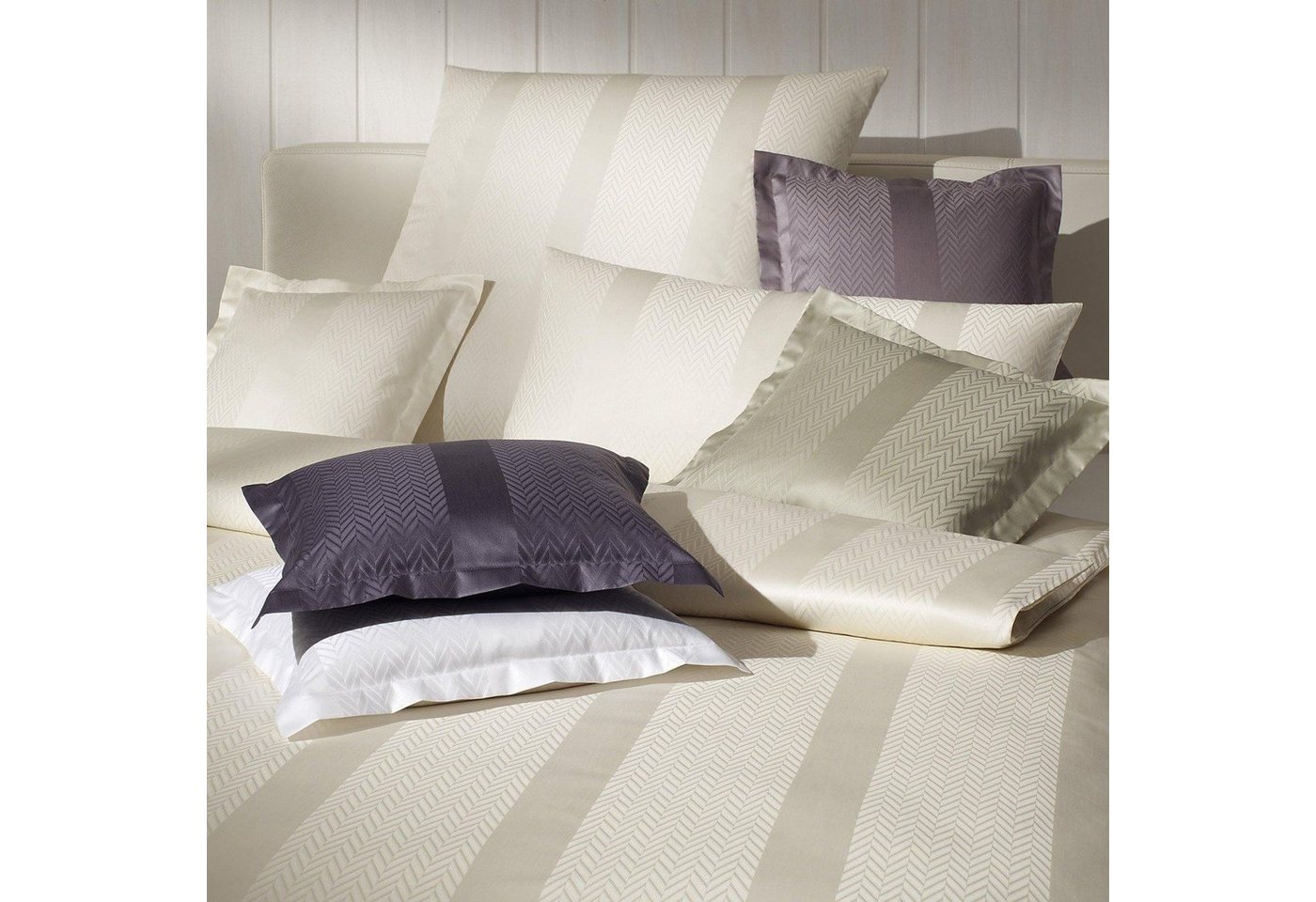 Elegante Bettwäsche Metropolis, Mako-Satin, 2 teilig, mit Streifen Elegante Bettwäsche Metropolis, Mako-Satin, 2 teilig, mit Streifen von Elegante