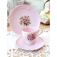 Hutschenreuther Porcelaine Rose Teegedeck, Rosendekor in Rosa, Reliefporzellan Hutschenreuther Porcelaine Rose Teegedeck, Rosendekor in Rosa, Reliefporzellan von ElenaArtVintage