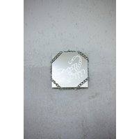 Geätzter Skorpion Spiegel 30 X Cam Und 15 cm. Einzigartiges Wohndekor, Grunge Ästhetik, Funky Home Dekor, Nineties Vibe, Y2K Dekor Geätzter Skorpion Spiegel 30 X Cam Und 15 cm. Einzigartiges Wohndekor, Grunge Ästhetik, Funky Home Dekor, Nineties Vibe, Y2K Dekor von ElephantEgg