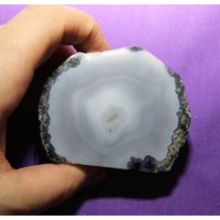 In Scheiben Geschnitten Und Poliertem Achat Geode Aus Brasilien von ElevatedByNature