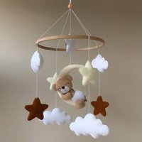 Kinderzimmer Mobile Bär Auf Dem Mond. Neutrales Krippe. Sterne Und Wolken Beweglich von ElfBabyMobile