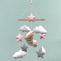 Mobile Fürs Kinderzimmer. Baby Bär Auf Dem Mond. Sternen Und Wolken Mädchen von ElfBabyMobile