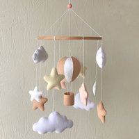 Neutrales Mobiles Heißluftballon Kinderzimmer. Sternen Und Wolken Mobile Baby von ElfBabyMobile