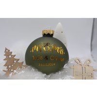 Personalisierte 8 cm Große Christbaumkugel Aus Glas, Motiv Mr Und Mrs Mit Hochzeitsdatum, Geschenkidee Zur Hochzeit, Weihnachtsgeschenkidee von ElianiShop