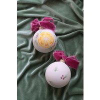 Handbemaltes Zitronen Ornament Mit Immergrün Und Beeren von ElizabethAliceStudio