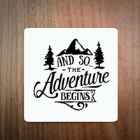 And So The Adventure Begins Getränke Untersetzer - Made in Uk Radfahren Fahrrad Geschenk Mountainbike Wandern Spazieren Abenteuer von EllieBeanPrints