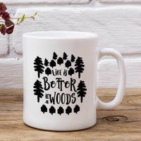 Das Leben Ist Besser Im Wald - Inspirierende Tasse Natur Geschenk Mountainbike Das Leben Ist Besser Im Wald - Inspirierende Tasse Natur Geschenk Mountainbike von EllieBeanPrints