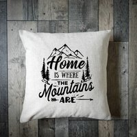 Zuhause Ist, Wo Die Berge Sind Kissen - Wanderlust Vanlife Camper von EllieBeanPrints
