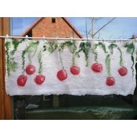 Filzgardine, Gefilzte Gardine Mit Kirschen, Blickdichte Lichtdurchlässige Gardinen, Handgefilzt, Scheibengardine, Bistrogardine Nach Maß von EllisFilz