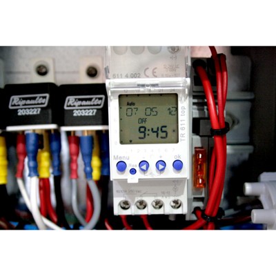 Digitale Zeitschaltuhr integriert in START-STOP-Steuertafel Digitale Zeitschaltuhr integriert in START-STOP-Steuertafel von Elmag