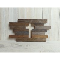 Reclaimed Holz Kreuz, Verwittertes Scheunenholz, Wandkreuz, Erstaunliches Natur Rustikal Verwittertes Scheunenholz von ElomDesign