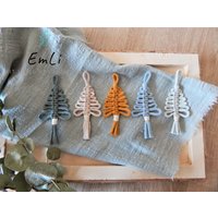 Makramee Mini Tannenbaum Geschenkanhänger Tannenbäume Weihnachtsbaum Weihnachten Kleinigkeit Mitbringsel Baumschmuck Baumbehang Skandi Boho von EmLiHandgemacht