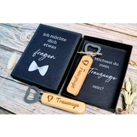 Eleganter Flaschenöffner Für Trauzeugen - Unvergesslicher Moment in Stilvoller Geschenkbox Möchtest Du Mein Trauzeuge Sein? Eleganter Flaschenöffner Für Trauzeugen - Unvergesslicher Moment in Stilvoller Geschenkbox Möchtest Du Mein Trauzeuge Sein? von EmMaAtelierDE