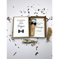 Flaschenöffner Mit Gravur Und Fliege „Trauzeuge" - Geschenk Zur Trauzeugenfrage | Stilvoller Bieröffner Schleife Flaschenöffner Mit Gravur Und Fliege „Trauzeuge" - Geschenk Zur Trauzeugenfrage | Stilvoller Bieröffner Schleife von EmMaAtelierDE