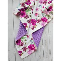 Florale Baby Decke Personalisiert Mädchen Neugeborenen Geschenk Custom Lovey Lila Blume Puppendecke von EmblifeDesign