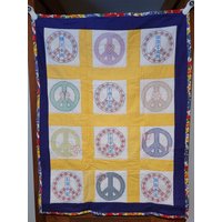 Peace Blumen Quilt von EmbroideriesByLena