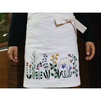 Schürze Für Frauen Leinen Baumwolle, Handgestickte Halbe Schürze, Stickerei Mit Blume, Vintage Bestickte von EmbroideryGiftsVN