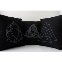 Kissenbezüge Mit Wikinger Symbolen Handbestickt von EmbroideryLandCrafts