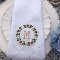 Florale Monogramm Leinenservietten, Personalisierte Serviettensets, Gestickte Servietten, Hochzeitsservietten, Monogrammleinen, Geschenkservietten von EmbroideryStudioPlus