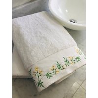 Jasmin Handtuch-Set, Sticktuch, Badetuch, Handtuch, Personalisiertes Monogramm Handtuch von EmbroideryStudioPlus