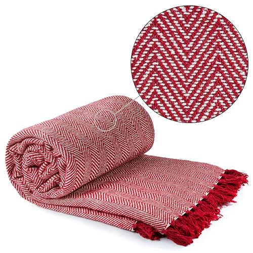 Emma Barclay Überwurf, Fischgrätenmuster, recycelte Baumwolle, Gemustert, für Stuhl, Sofa, Sofa, Bett, Überwurf, 127 x 152 cm, Rot von Emma Barclay