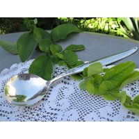 Alter Servierlöffel Alpacca Rs 100, Blumenmotiv Alter Servierlöffel Alpacca Rs 100, Blumenmotiv von EmmaRosesVintage