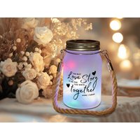 Hochzeitsgeschenk Solarlampe Love Story, Im Einmachglas Personalisiert - Perfekt Für Balkon Und Terrasse Hochzeitsgeschenk Solarlampe Love Story, Im Einmachglas Personalisiert - Perfekt Für Balkon Und Terrasse von EmmasSummer