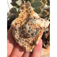 Rot Und Orange Spessartin Granat Auf Prickelnde Quarz-Matrix Mit Rauchquarz von EmpathMoonGems