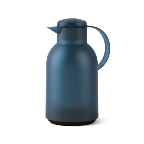 Emsa Samba Isolierkanne 1,5 Liter, Thermoskanne mit Quick Press Verschluss zum einfachen Öffnen, 100 Prozent dicht, hält 12h heiß und 24h kalt, Made in Germany, Transluzent-Ozeanblau, N40120 von Emsa