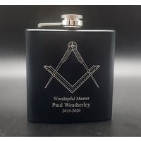 Masons Set Square & Compass 6 Unzen Flachmann - Auswahl An Farben Design 1 Von 4 Präsentation in Einer Box Perfect Trophy Preis Ausgezeichnet von EnFEngraving