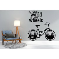 Die Ganze Welt Auf Deinen Rädern, Fahrrad Wandtattoal, Zitate Wandsticker, Reise Spruch Aufkleber, Wohnzimmer Aufkleber 1039Es von EnSuArtDecals