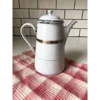 Emaillierte Kaffeekanne, Mit Eisfänger Am Ausguss; Weiß Elegantem Goldrand von EnamelwareDreams