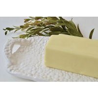 Handgefertigte Keramik Butterdose Weißes Steingut Tablett Mit Griff von EnchanteLLC