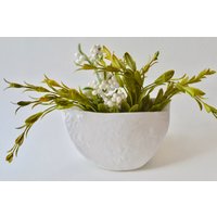Handgemachte Keramik Wandvase Weiße Steingut Wand Dekoration von EnchanteLLC
