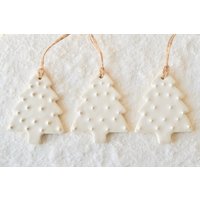Keramik Weihnachtsbaum ~ Weihnachtsschmuck Cremeweißer Christbaumschmuck ~1022 von EnchanteLLC