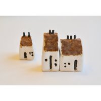 Handgefertigte Keramik Miniatur Häuser Landschaft Dorf 3Er Set von EnchanteLLC