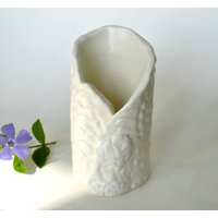 Weiß Auf Weiß Texturiertes Kleines Gefäß ~ Trockenblumenvase Klein Keramikhalter Utensilienhalter Keramik von EnchanteLLC
