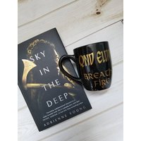 Qnd Eldr Breathe Feuer Tasse, Inspiriert Von Sky in The Deep Qnd Eldr Breathe Feuer Tasse, Inspiriert Von Sky in The Deep von EnchantedFandom