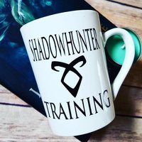 Shadowhunter-Trainingstasse, Inspiriert Von Den Instrumenten Der Sterblichen Shadowhunter-Trainingstasse, Inspiriert Von Den Instrumenten Der Sterblichen von EnchantedFandom