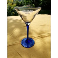 Kobaltblaues Glas, Vintage Geschenkidee, Klares Saphir Finlandia Blauer Kobalt Stiel Martini Wodka Cocktailglas von Endladesign