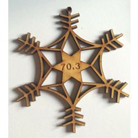 70.3 Triangle Ornament Mit Stern Und Halber Ironmantriathletion Geschenke Weihnachtsverzierung 70.3 Triangle Ornament Mit Stern Und Halber Ironmantriathletion Geschenke Weihnachtsverzierung von EndorphinDesigns