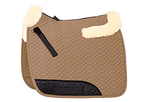 Engel Reitsport Lammfell Schabracke Half Lined mit Fellkranz vorne und hinten SCHABRA4-D-CAM-MED Stoff Camel Hellbraun Fell med.-Natur Dressur (D) von Engel Reitsport