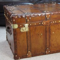 Handgefertigte Antike Tan Leder Couchtisch Stamm von EnglishLeatherTrunks
