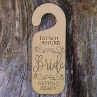 Türschild Bride Holzschild Gold Bemalt Braut Macht Sich Fertig Hochzeit Bitte Nicht Stören von EngraveCelebration