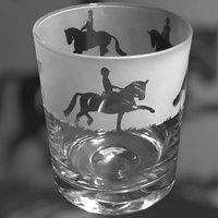 Dressur Pferd Glas | 30Cl Glas Whisky Becher Mit Dressurfries Design von EngravedGlassDirect