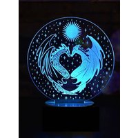 Drachen Personalisierte 3D Illusion Smart App-Kontrolle Nachtlicht Bluetooth, Musik, 7 & 16M Color Mobile App, Hergestellt in Großbritannien von EngravingArtStudio